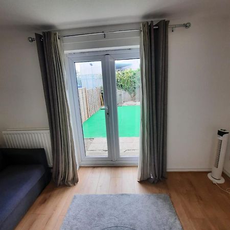 Two Bedroom Luxury House Thamesmead  Bagian luar foto