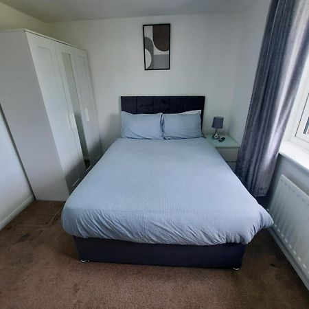 Two Bedroom Luxury House Thamesmead  Bagian luar foto