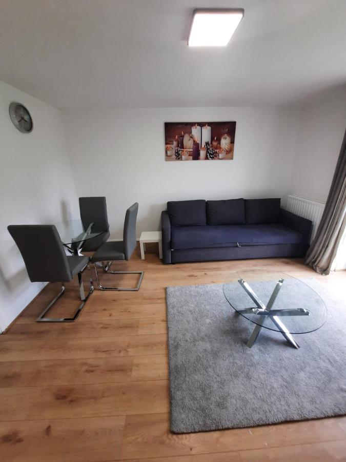 Two Bedroom Luxury House Thamesmead  Bagian luar foto