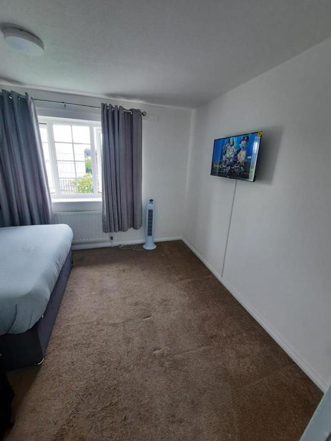 Two Bedroom Luxury House Thamesmead  Bagian luar foto