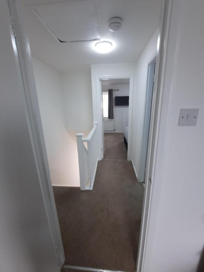 Two Bedroom Luxury House Thamesmead  Bagian luar foto