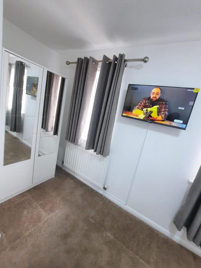 Two Bedroom Luxury House Thamesmead  Bagian luar foto