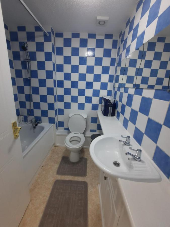 Two Bedroom Luxury House Thamesmead  Bagian luar foto