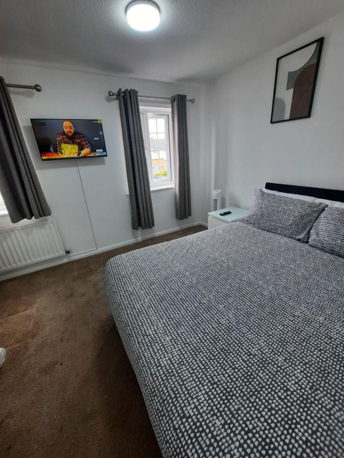 Two Bedroom Luxury House Thamesmead  Bagian luar foto