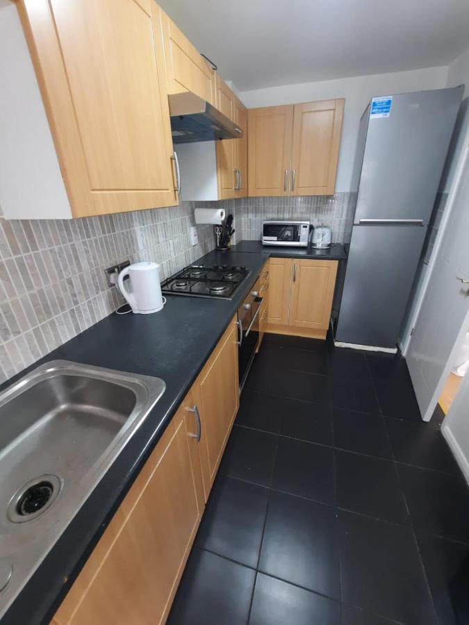 Two Bedroom Luxury House Thamesmead  Bagian luar foto