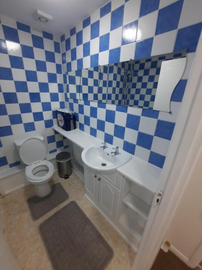 Two Bedroom Luxury House Thamesmead  Bagian luar foto