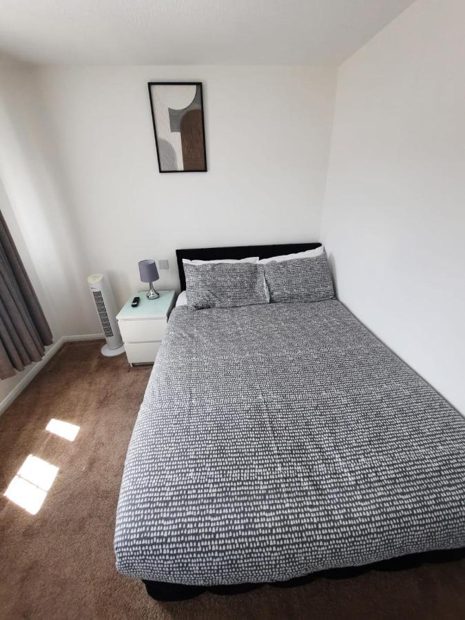Two Bedroom Luxury House Thamesmead  Bagian luar foto