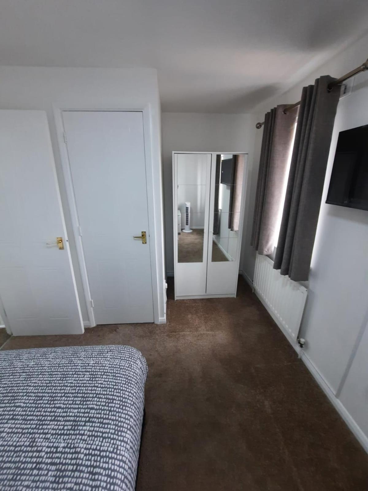 Two Bedroom Luxury House Thamesmead  Bagian luar foto